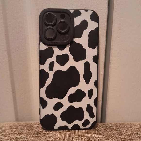 iPhone 13 Pro Max Cow Print White & Black Animal skin design Case. - Picture 1 of 2